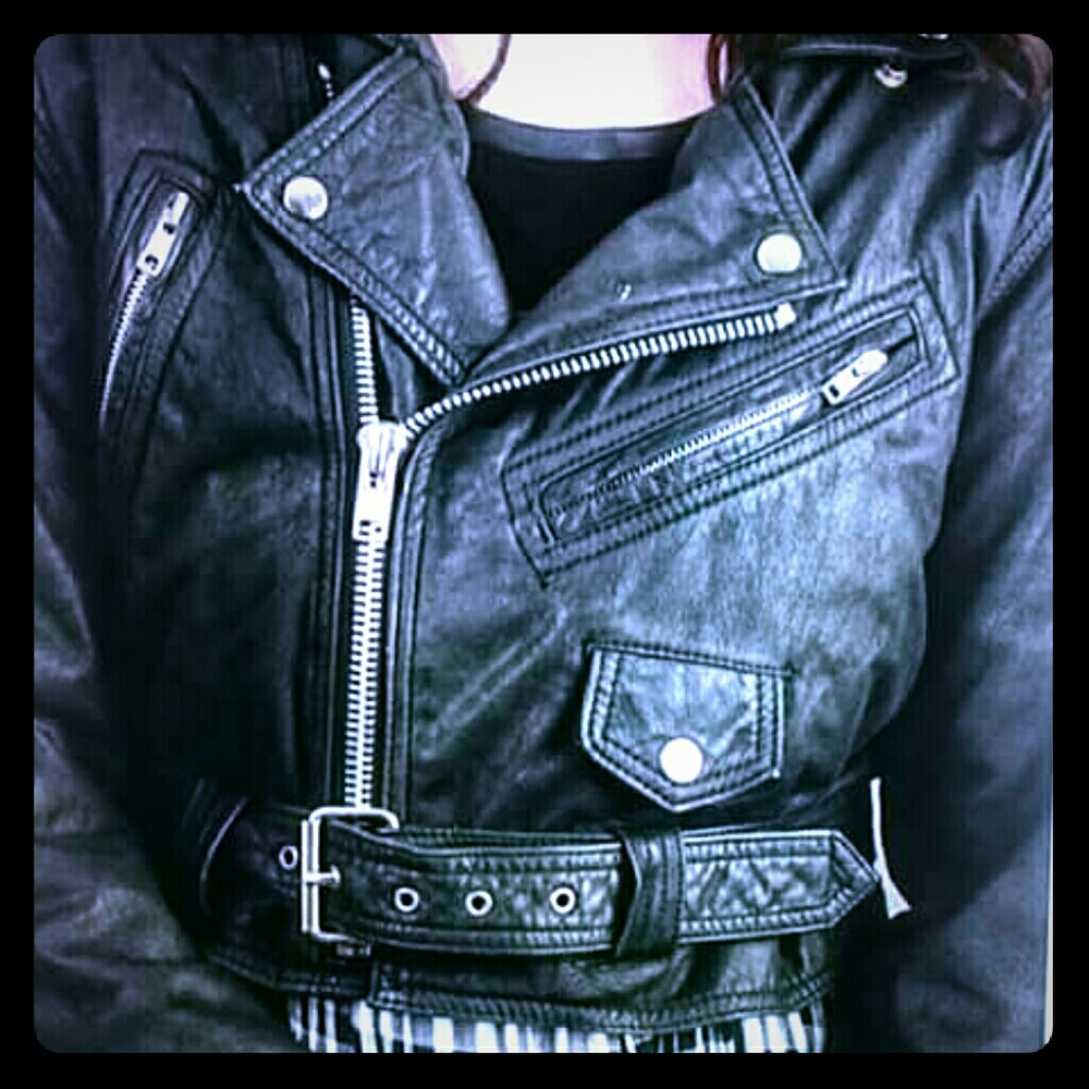 Sz SMALL GENUINE LEATHER CROP